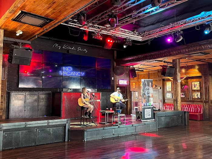 Jason Aldean’s Kitchen + Rooftop Bar